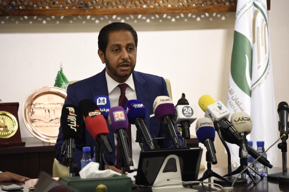 


Dr. Abdullah Al-Rabeeah inaugurates the annual dates distribution program at KSrelief headquarters in Riyadh.