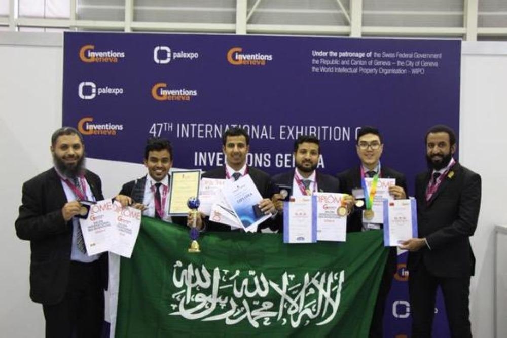 The six technical college trainees who won awards in 47th International Exhibition of Inventions of Geneva.