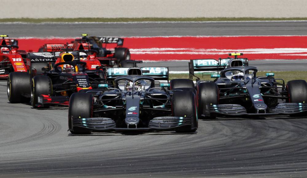 Formula One F1 - Spanish Grand Prix - Circuit de Barcelona-Catalunya, Barcelona, Spain - May 12, 2019  Mercedes' Lewis Hamilton in action with Mercedes' Valtteri Bottas. REUTERS/Albert Gea