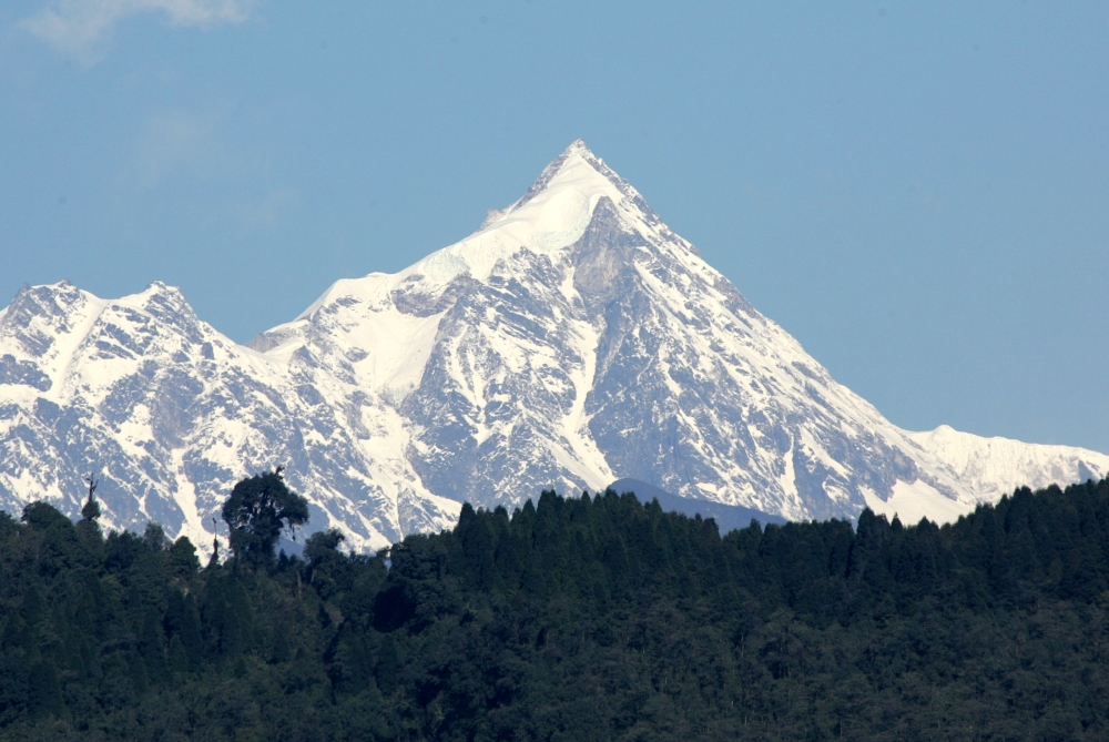 A view of the Kanchenjunga mountain along the Himalayan mountain range on the frontier between Nepal and Sikkim is seen in this March 14, 2005 file photo. — Reuters