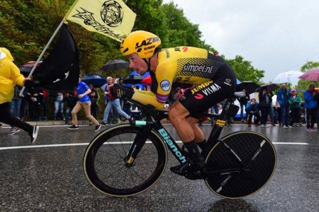 Primoz Roglic emerged as the overwhelming favorite for the Giro d'Italia title when the Slovenian won the ninth stage, a 34.8-km individual time trial from Riccione on Sunday.