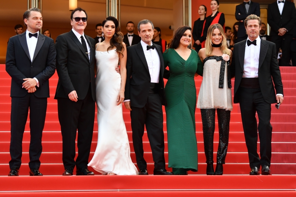 (From L) US actor Leonardo DiCaprio, US film director Quentin Tarantino and his wife singer Daniella Pick, British film producer David Heyman, US producer Shannon McIntosh, Australian actress Margot Robbie and US actor Brad Pitt pose as they arrive for the screening of the film 