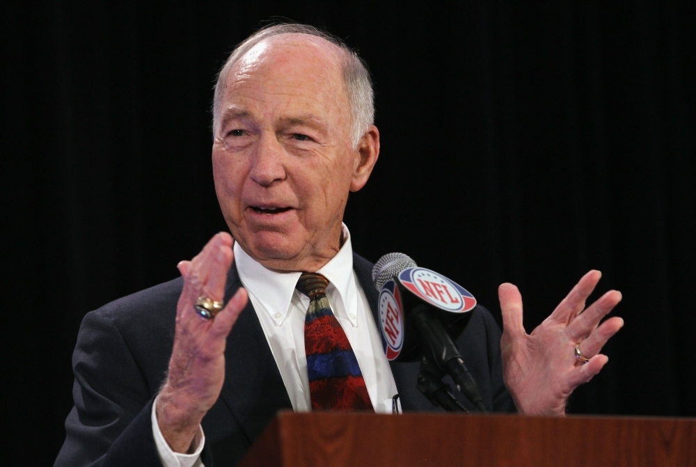 Green Bay Packers legend Bart Starr, who is accepting the FedEx Air NFL Player of the Year award on behalf of Aaron Rodgers, speaks with the press at the Super Bowl XLV media center in Dallas, Texas, in this Feb. 2, 2011 file photo. — AFP