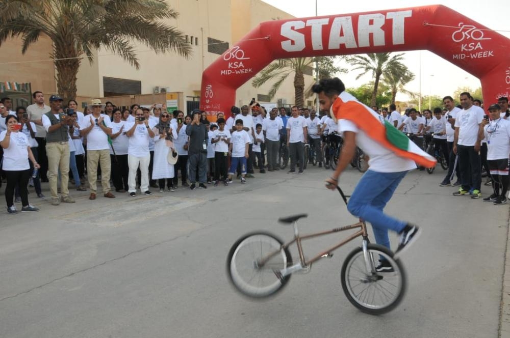 Indian Ambassador Dr. Ausaf Sayeed leads the cyclists through the designated route for the Gandhi Cycle Rally for Peace’ in association with the Diplomatic Quarter Authority and Saudi Cycling Federation on Friday.