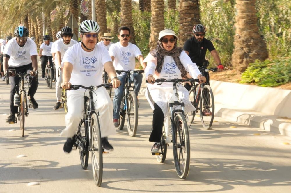 Indian Ambassador Dr. Ausaf Sayeed leads the cyclists through the designated route for the Gandhi Cycle Rally for Peace’ in association with the Diplomatic Quarter Authority and Saudi Cycling Federation on Friday.