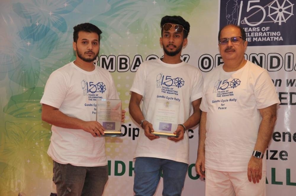 Indian Ambassador Dr. Ausaf Sayeed leads the cyclists through the designated route for the Gandhi Cycle Rally for Peace’ in association with the Diplomatic Quarter Authority and Saudi Cycling Federation on Friday.