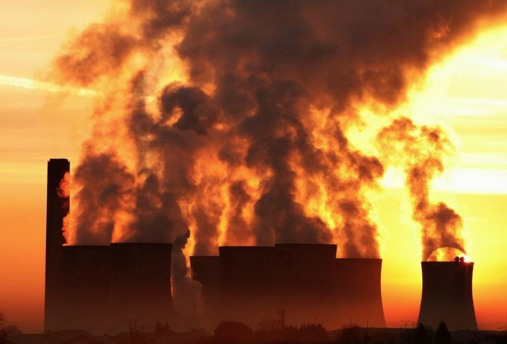 The sun rises behind Fiddlers Ferry coal fired power station near Liverpool, northern England, Dec. 15 2008, in this file photo.  — Reuters
