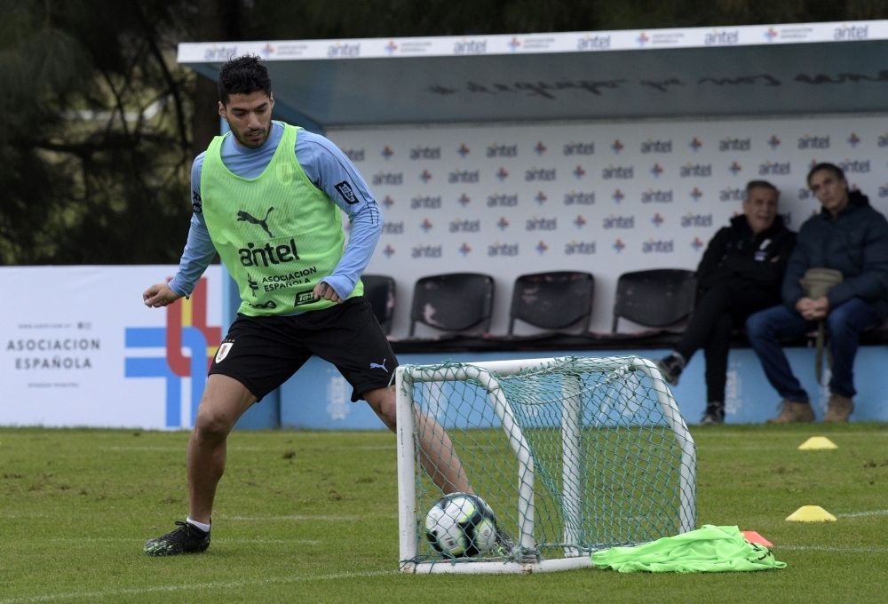 Uruguay's Luis Suarez takes part in a training session of the national team as coach Oscar Washington Tabarez (2-R) looks on, at the Complejo Celeste sports complex in Barros Blancos in the department of Canelones, near Montevideo, on Tuesday, ahead of the Copa America football tournament to be held in Brazil. — AFP