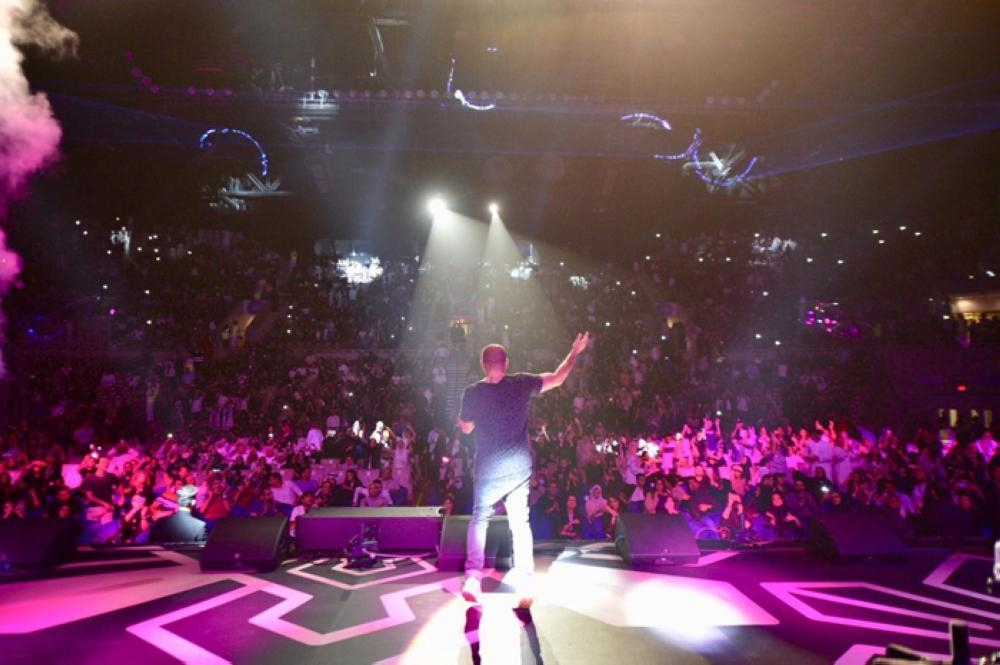 Amr Diab performs during “Jeddah Season” festival at Al-Jawhara Hall of King Abdullah Sports City on Monday evening. 