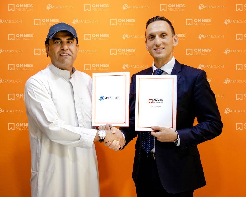 Nasser Al Sarami, CEO of Basma Media (left), and ArabClicks co-founder and CEO Mauro Romano shake hands at the signing of agreement in Dubai Media City