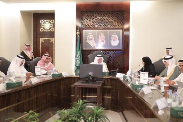 Prince Khaled Al-Faisal chairs the meeting on voluntary work at the governorate in Jeddah.