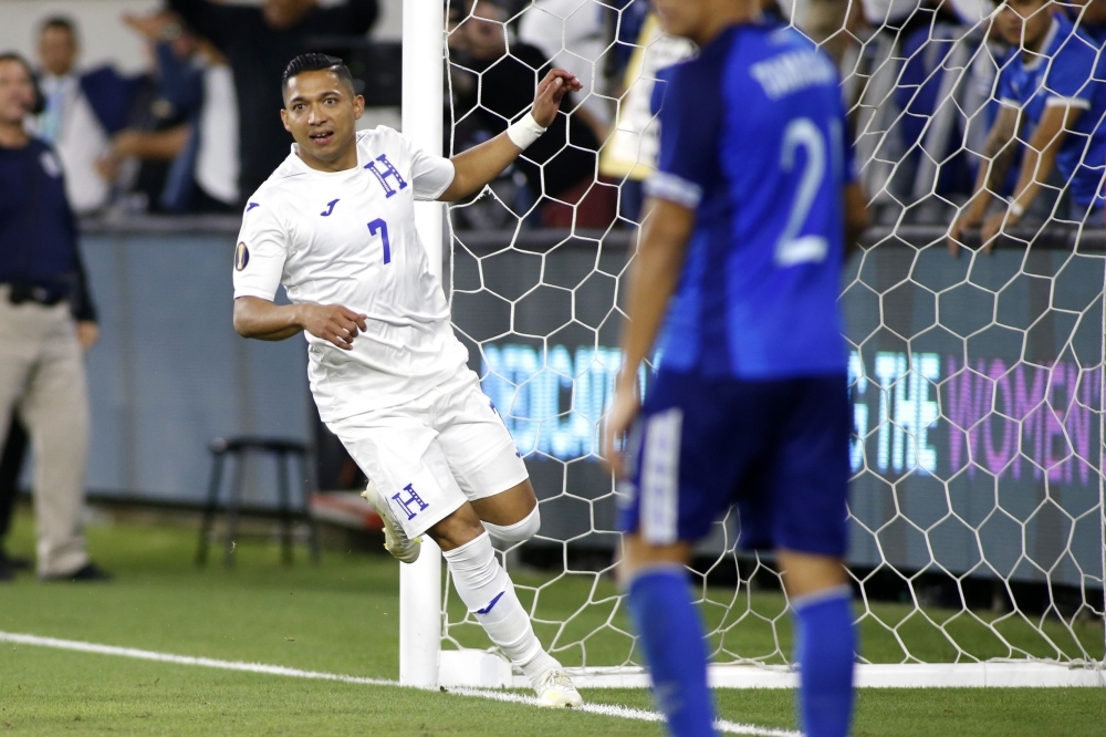 Honduras forward Alberth Elis (17) collides with El Salvador defender Ivan Mancia (4) in the second half during group play in the CONCACAF Gold Cup soccer tournament at Banc of California Stadium. Honduras defeated El Salvador 4-0. — Reuters