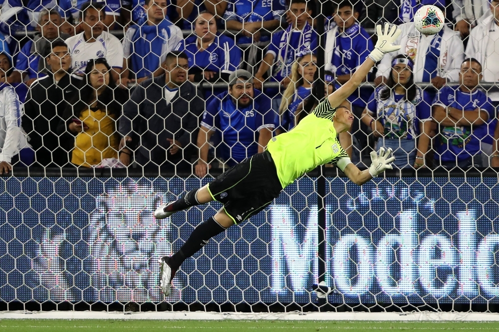 Honduras forward Alberth Elis (17) collides with El Salvador defender Ivan Mancia (4) in the second half during group play in the CONCACAF Gold Cup soccer tournament at Banc of California Stadium. Honduras defeated El Salvador 4-0. — Reuters