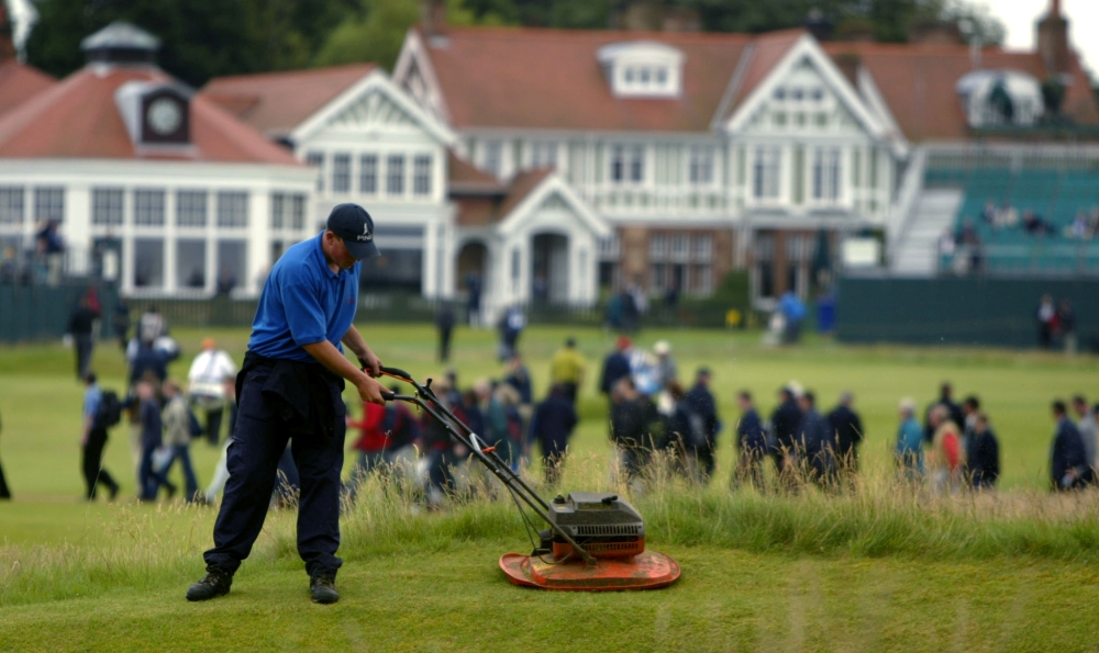 Greenkeepers prepare the Muirfield course for the 131st British Open Championship in this July 17, 2002 file photo. — Reuters