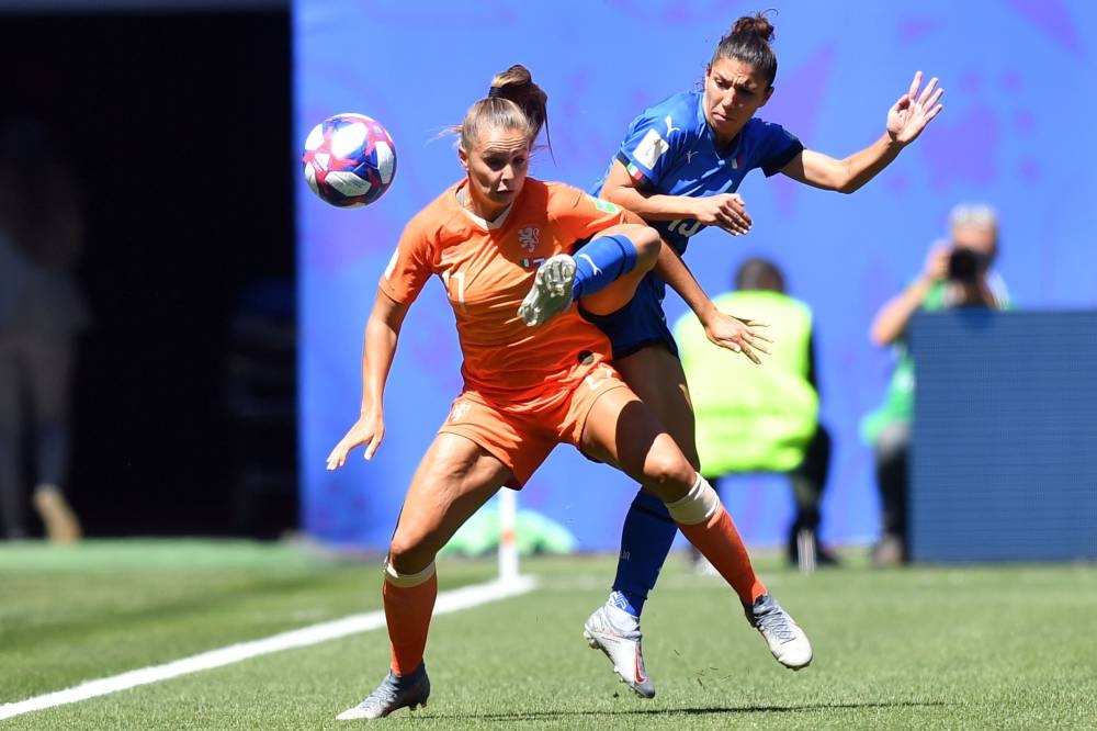Netherlands' forward Lieke Martens (L) vies with Italy's defender Elisa Bartoli (R) during the France 2019 Women's World Cup quarterfinal football match between Italy and Netherlands, on Saturday, at the Hainaut stadium in Valenciennes, northern France. — AFP