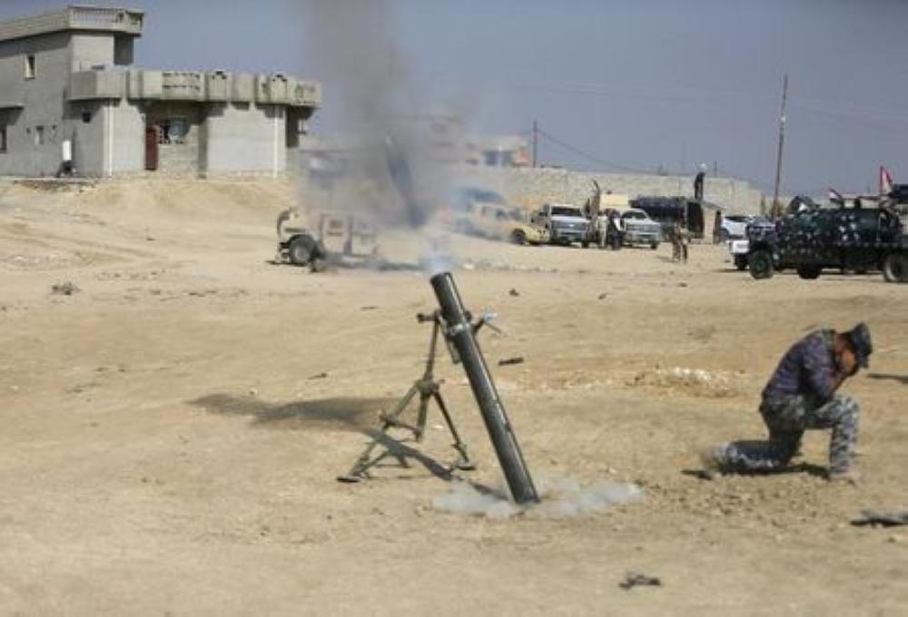 A federal police forces member lunches a mortar during an operation against Daesh (the so-called IS) militants in Qayyara, south of Mosul, Iraq, in this Oct. 26, 2016 file photo. — Reuters