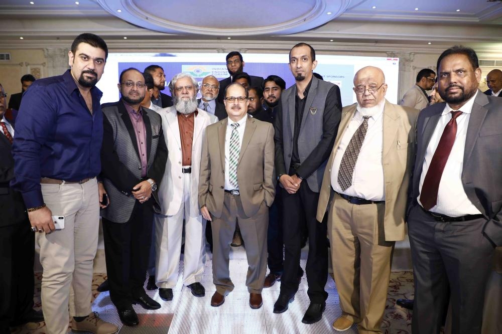 Dr. Ausaf Sayeed, Indian ambassador to the Kingdom; Noor Rahman Sheikh, consul general, pose with membrs of the Indian Engineers Forum (Jeddah Chapter) at an event in Jeddah, recently. — Courtesy photo
