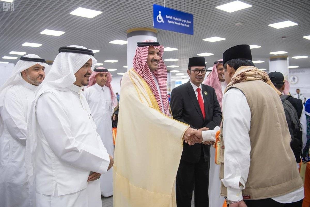 Emir of Madinah Prince Faisal Bin Salman receives a group of Indonesian pilgrims at Prince Muhammad Bin Abdulaziz International Airport in Madinah, Sunday. — SPA