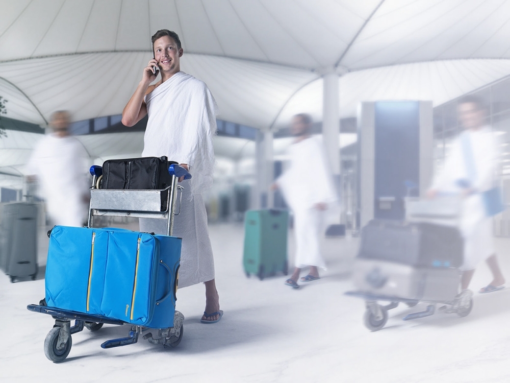 A field team is distributing the gift throughout the day and night at the airport within an initiative titled 