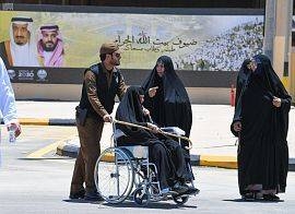 The first batch of Iraqi pilgrims are assisted by the Kingdom officers after their arrival for this year's Haj via Jadeedat Ar'ar crossing point. — SPA
