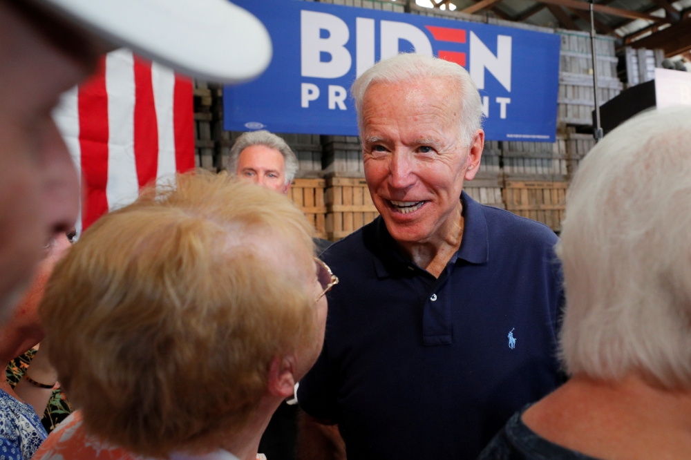  Democratic 2020 U.S. presidential candidate and former U.S. Vice President Joe Biden greets audience members during a campaign stop at Mack's Apples in Londonderry, New Hampshire, on  July 13. -Reuters photo