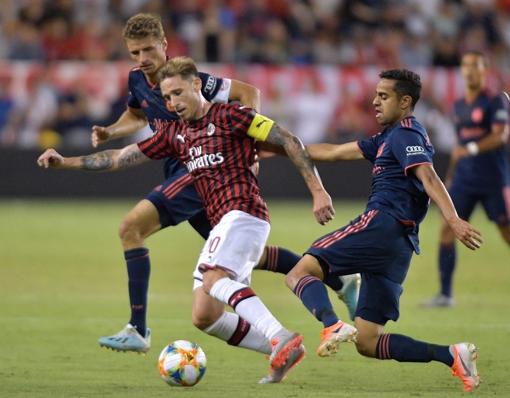 Bayern Munich's Thomas Muller (L) and Sarpreet Singh fight for the ball with Milan's Lucas Biglia during the International Champions Cup football match between FC Bayern and AC Milan at Children's Mercy Park in Kansas City, Missouri, on Tuesday. — AFP