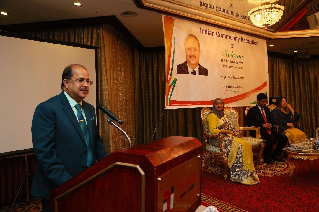 Consul General Md. Noor Rahman Sheikh felicitates the Ambassador Dr. Ausaf Sayeed.