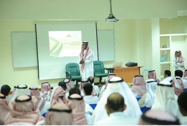 Workers get trained to manage Mashaer train crowd. — Okaz photo