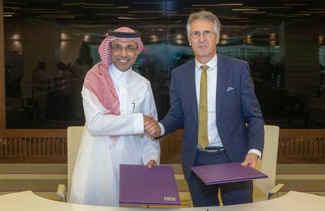 
Abdullah Al Mazrou (left) and Bernd Eberhardt during the signing of agreement
