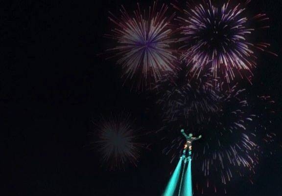 People in Umluj province enjoy exciting flyboard shows for the first time. — SPA photo