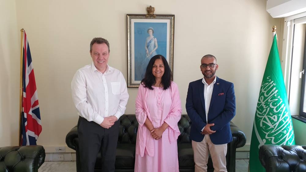 Consul General Seif Usher meets with British Hajis.