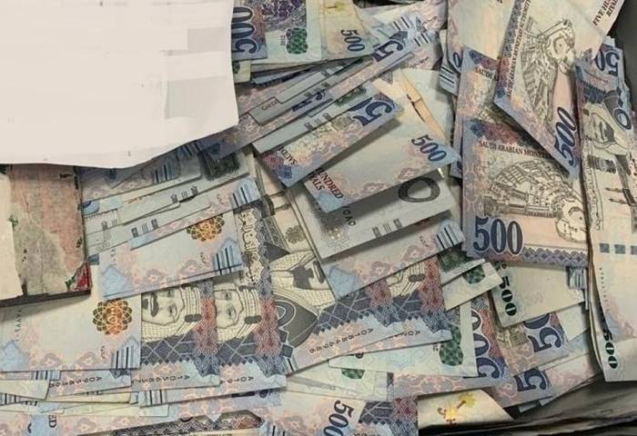 Saudi currency seized from a passenger at Madinah airport. — SPA