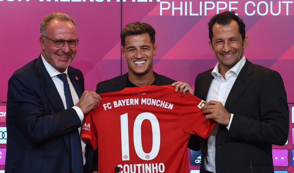 Bayern Munich's CEO Karl-Heinz Rummenigge (L), Bayern Munich's Croatian sports director Hasan Salihamidzic (R) and Brazilian midfielder Philippe Coutinho, the new recruit of German first division Bundesliga football club FC Bayern Munich, pose with his jersey during his presentation in the stadium in Munich, southern Germany, on Monday. — AFP