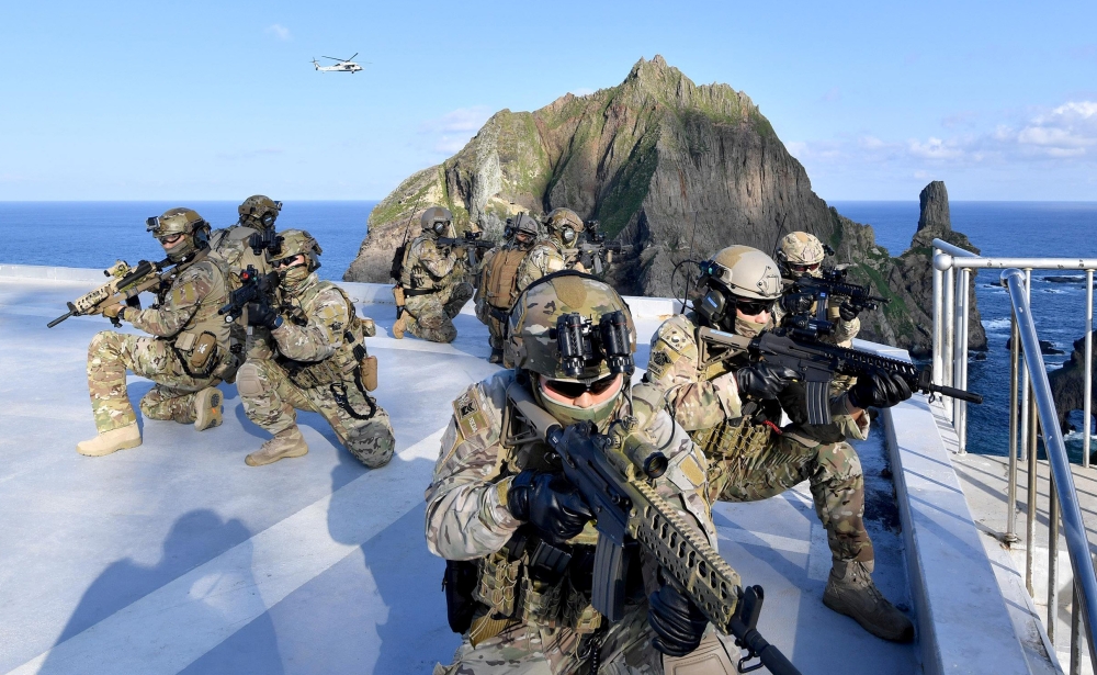 Members of South Korean Naval Special Warfare Group take part in a military exercise in remote islands called Dokdo in Korean and Takeshima in Japanese, South Korea, on Sunday. -Reuters