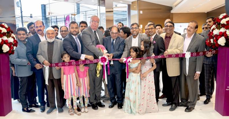 John McCormac, Mayor of Woodbridge township, New Jersey, cuts the ceremonial ribbon at the opening of the 2nd outlet in the US of Malabar Gold,  in the presence MP Ahammed, Chairman, Malabar Group; Dr. PA Ibrahim Haji, Co-Chairman, Malabar Group; Shamlal Ahamed, Managing Director – International Operations, Malabar Gold & Diamonds; Abdul Salam KP, Group Executive Director, Malabar Group; Asher O, Managing Director – India Operations, Malabar Gold & Diamonds; and Joseph Eapen, President – US Operations, Malabar Gold & Diamonds, among others.