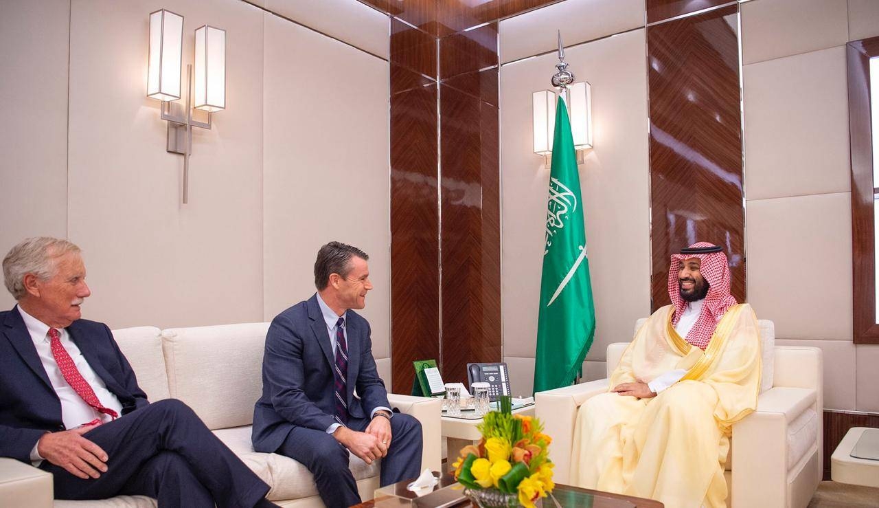 Crown Prince Muhammad Bin Salman, deputy prime minister and minister of defense, met in Jeddah on Sunday with Member of the US Senate Committee on Foreign Relations Senator Todd Young and Member of US Senate Committees on Intelligence and Armed Services Senator Angus King. — SPA
