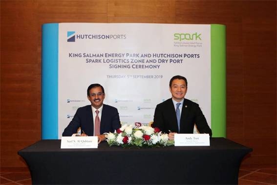 Saif S. Al Qahtani, President & CEO SPARK; and Andy Tsoi, Managing Director for Hutchison Ports Middle East and Africa sign the agreement