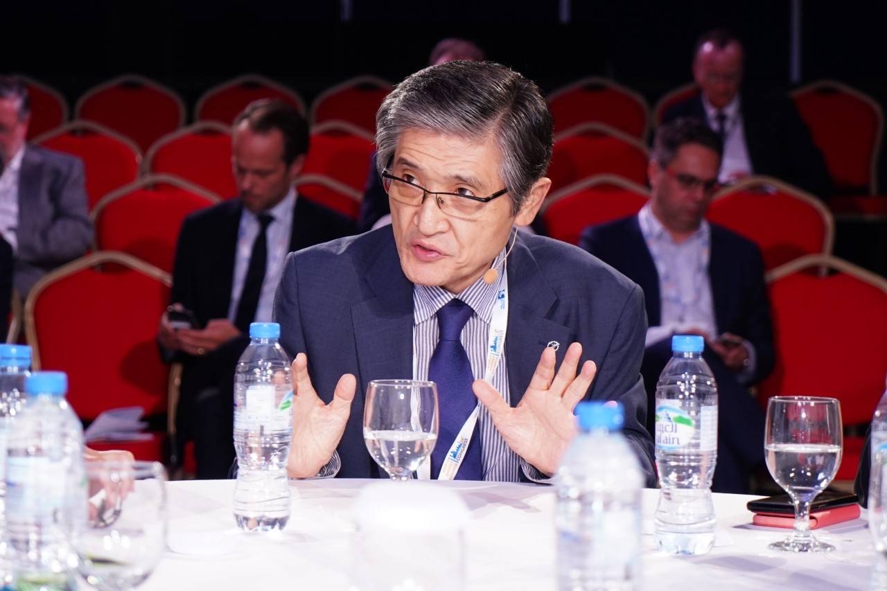 Rae Kwon Chung, Chairman of the Global Energy Prize International Award Committee, stressing a point at the 24th World Energy Congress in Abu Dhabi, UAE.