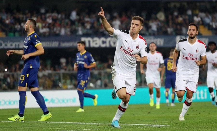 Milan's Krzysztof Piatek (C) jubilates after scoring the leading goal against Verona at Bentegodi stadium in Verona, Italy. — Courtesy photo