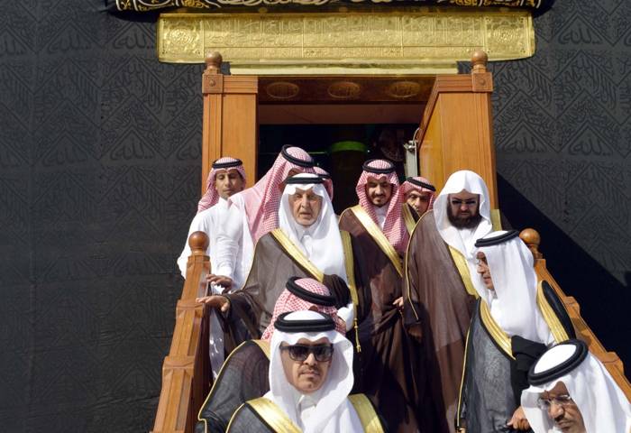 On behalf of Custodian of the Two Holy Mosques King Salman, Prince Khaled Al-Faisal, emir of Makkah and advisor to Custodian of the Two Holy Mosques, led the ceremonial washing of the Holy Kaaba on Monday.