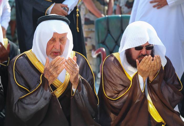 On behalf of Custodian of the Two Holy Mosques King Salman, Prince Khaled Al-Faisal, emir of Makkah and advisor to Custodian of the Two Holy Mosques, led the ceremonial washing of the Holy Kaaba on Monday.