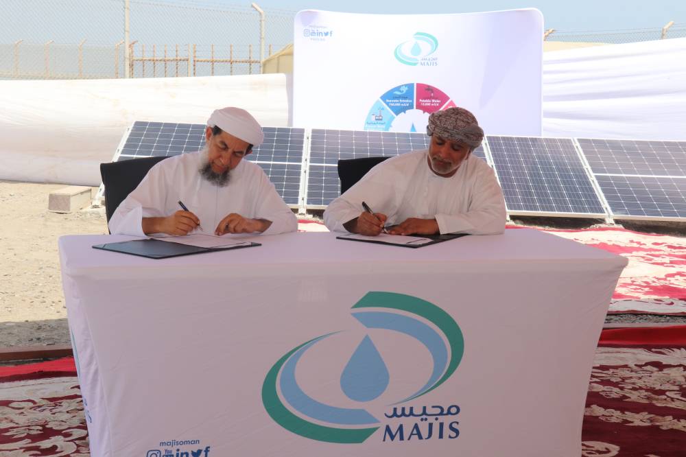 Majis-Unicorn signing ceremony