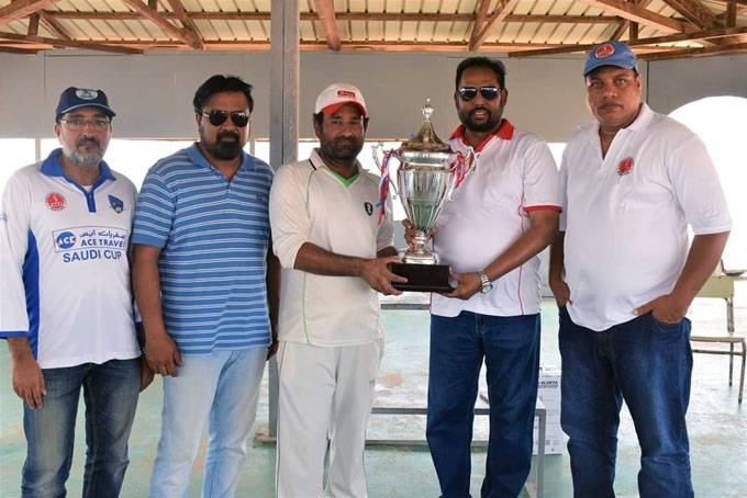 Saghir of Malik XI receving JCA Summer Winner Cup from JCA President Aijaz Khan
