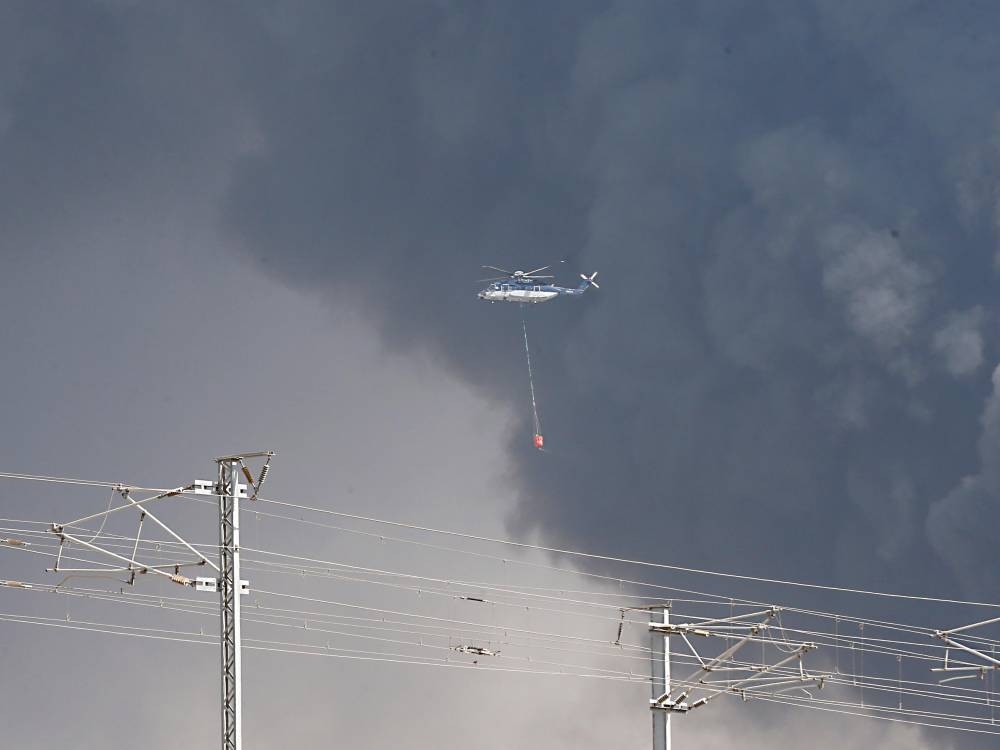 The Civil Defense forces, with the support of helicopters, battled for long hours to put out the fire that engulfed the roof of the Haramain High Speed Rail station in Sulaymaniyah district in Jeddah on Sunday. — Okaz/SG photo by Amr Sallam