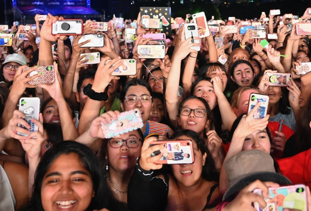 People in the crowd hold up their smartphones during the 2019 Global Citizen Festival: Power The Movement in Central Park in New York in this Sept. 28, 2019 file photo. — AFP