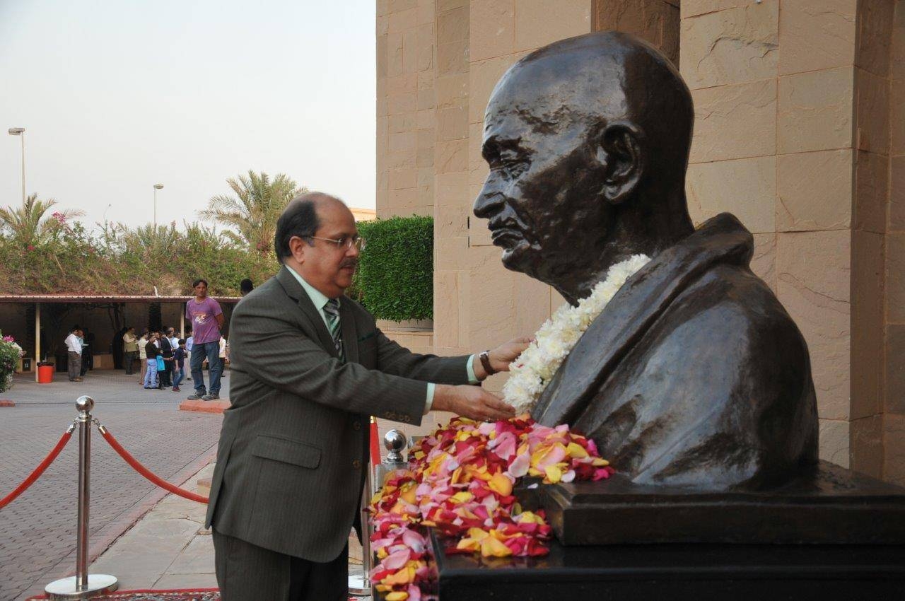 Ambassador Dr. Ausaf Sayeed unveiled a bust of Mahatma Gandhi at the Embassy premises.