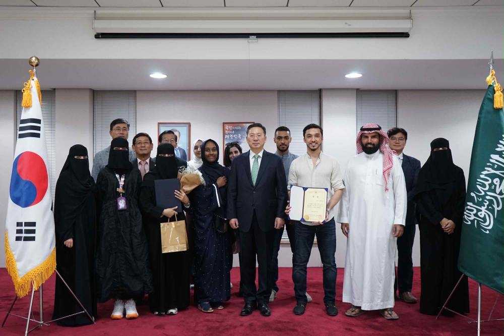 Korean Ambassador Jo Byung-wook with participants of the Korean speech contest in Riyadh, recently. — Photos by Samar Yahya