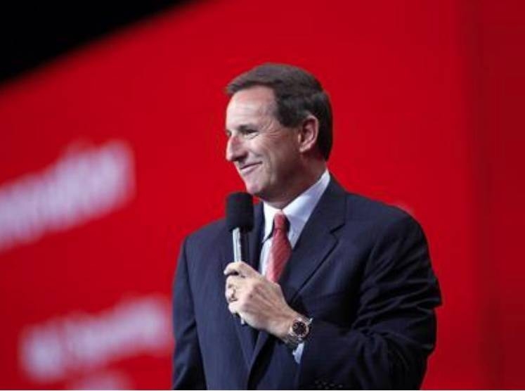 Mark Hurd, co-president of Oracle, addresses the audience at the annual Oracle OpenWorld conference held at the Moscone Center in San Francisco, Sept. 20, 2010. — Reuter
