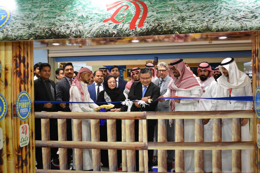 Adnan v. Alonto (the ambassador of the Republic of the Philippines to Saudi Arabia) is inaugurating the LuLu “Pinoy Fiesta 2019” food festival at LuLu Hypermarket, Riyadh Avenue Mall, murabba  with presence of LuLu Saudi hypermarkets officials.

