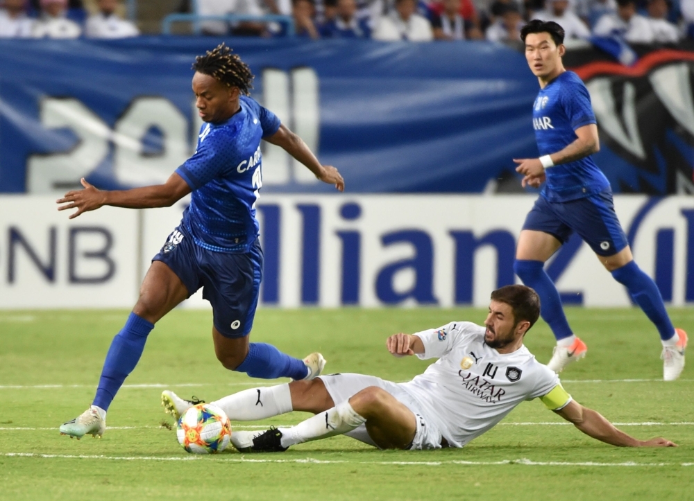 Al-Hilal's midfielder Andre Carrillo fights for the ball with Al-Sadd's midfielder Gabi during the second leg of the AFC Champions League semifinals football match between Qatar's Al-Sadd and Saudi Arabia's Al-Hilal in Riyadh, on Tuesday. — AFP